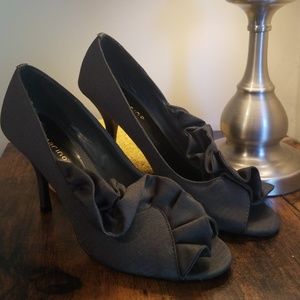 ANN MARINO Ruffled Heels